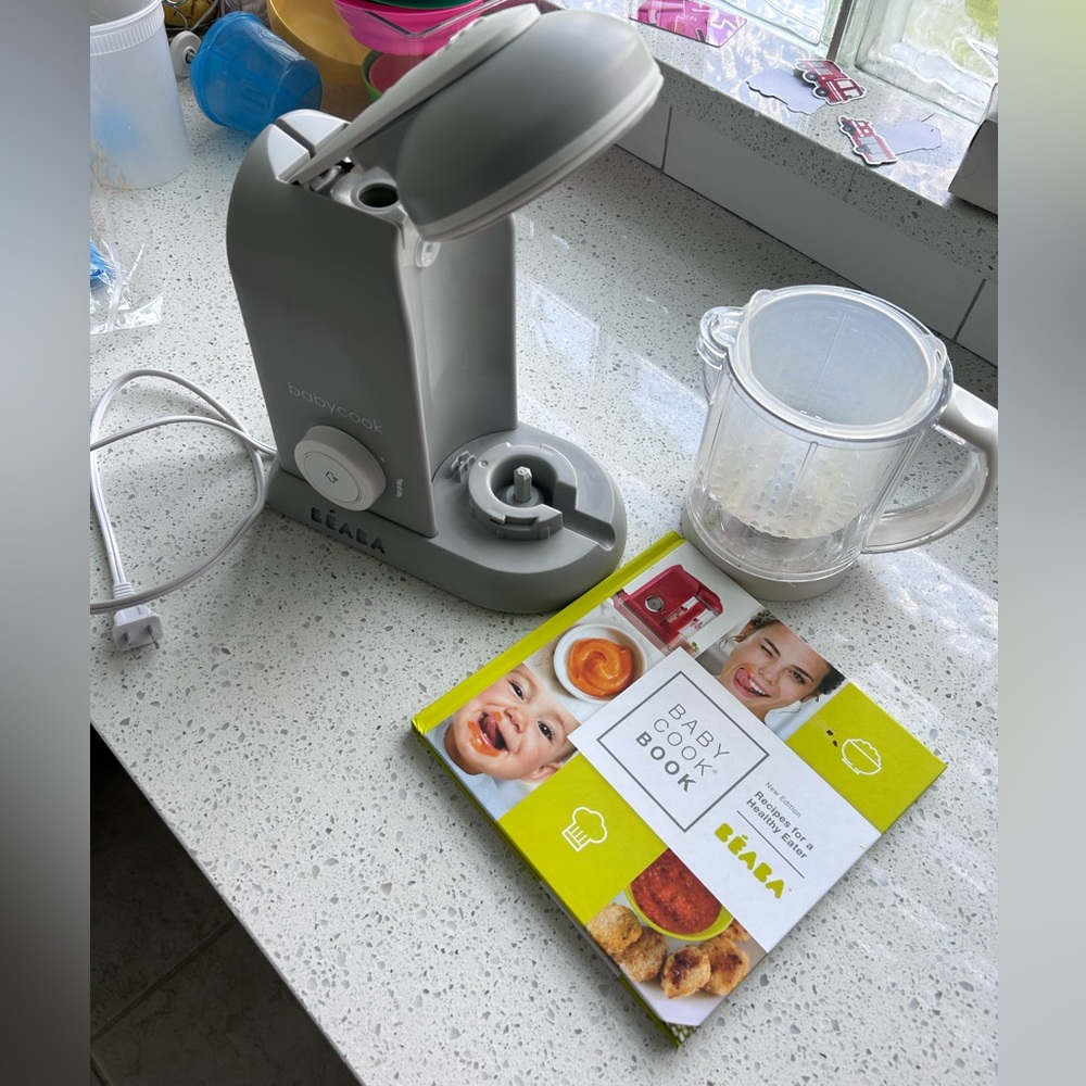 Grey and white Beaba Babycook with cookbook